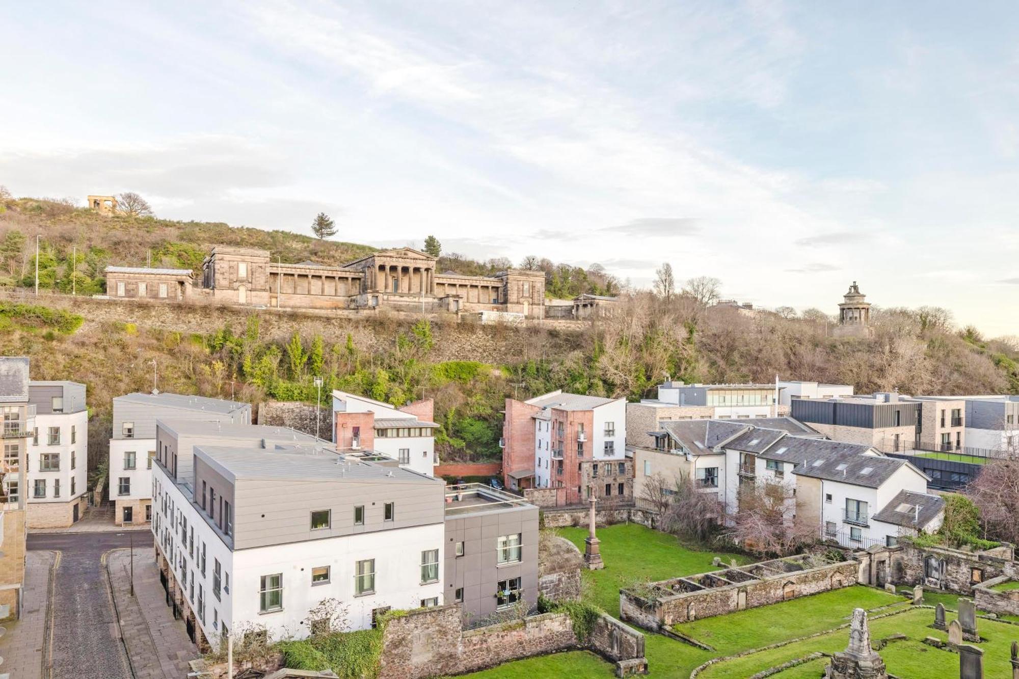 Joivy Stylish With Balcony In Old Town Apartment Edinburgh