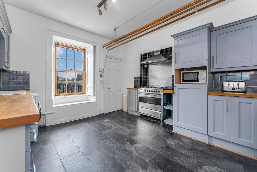 Appartement Super Spacious 4 Bed, Sleeps 6 Édimbourg