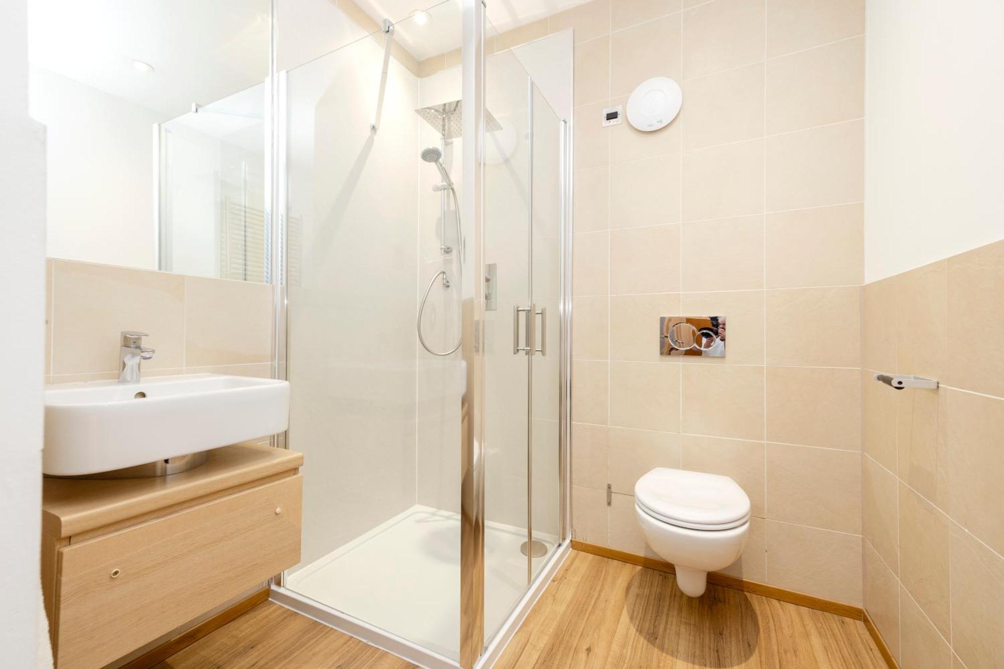 Joivy Chic 2-br Flats Near Castle