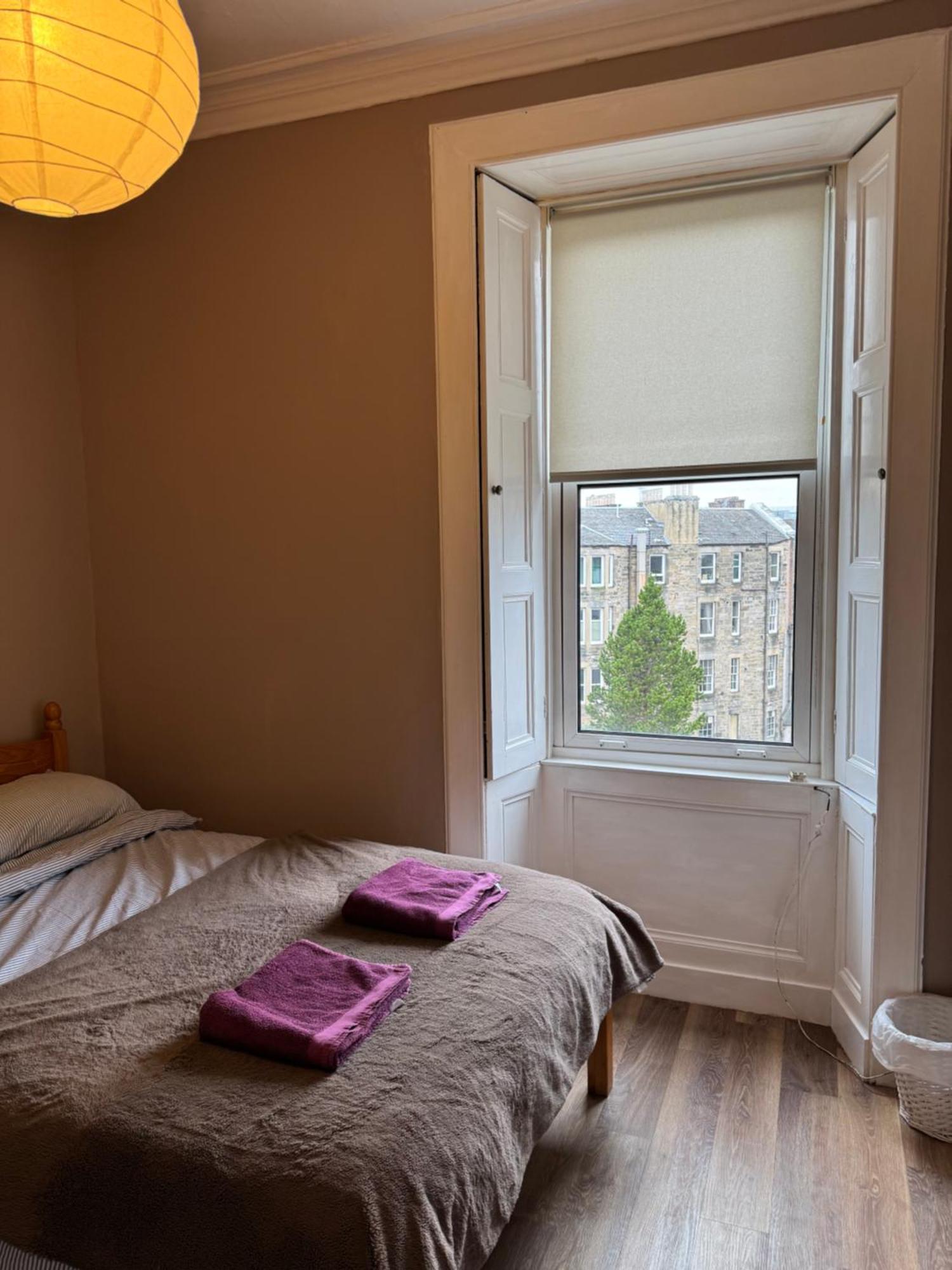 Séjour chez l'habitant In Historic Tenement Shared Near Old Town Édimbourg