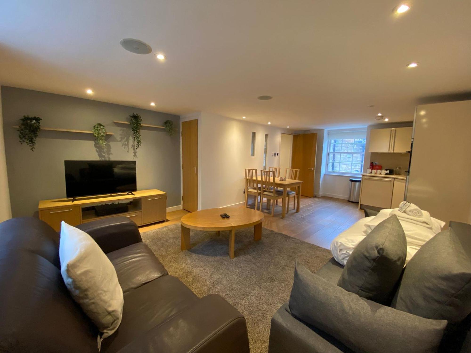 Cs Exclusive Of Princess Street West End Aparthotel Edinburgh