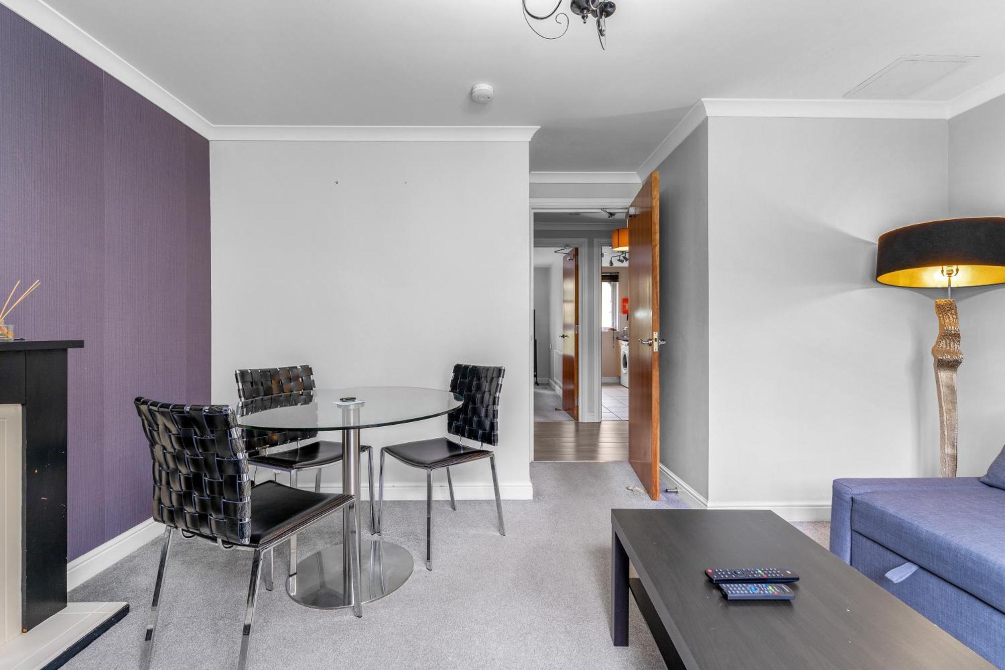 Comfy Place Off Royal Mile, With Parking Apartment *