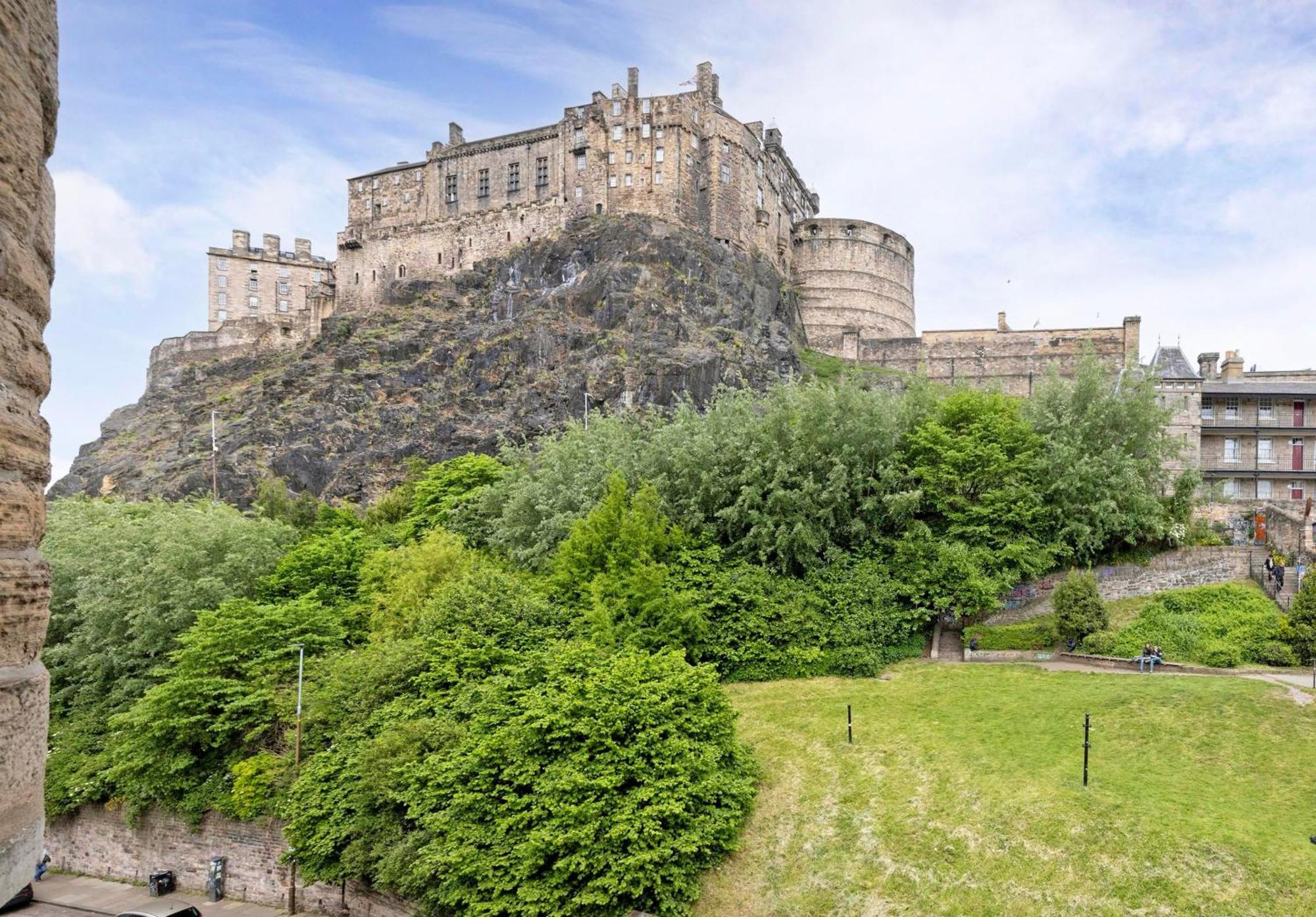 Castle View In The Heart Of Historic Old Town Apartment Edinburgh