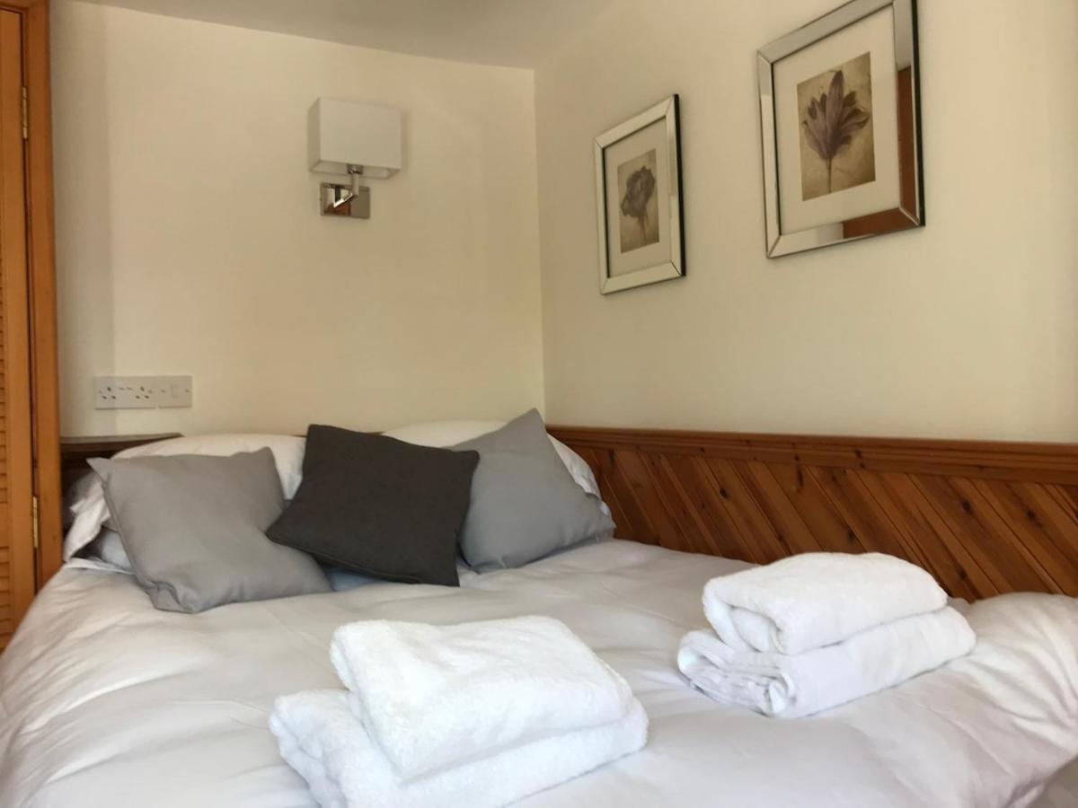 Stylish With Private Roof Terrace Apartment Edinburgh