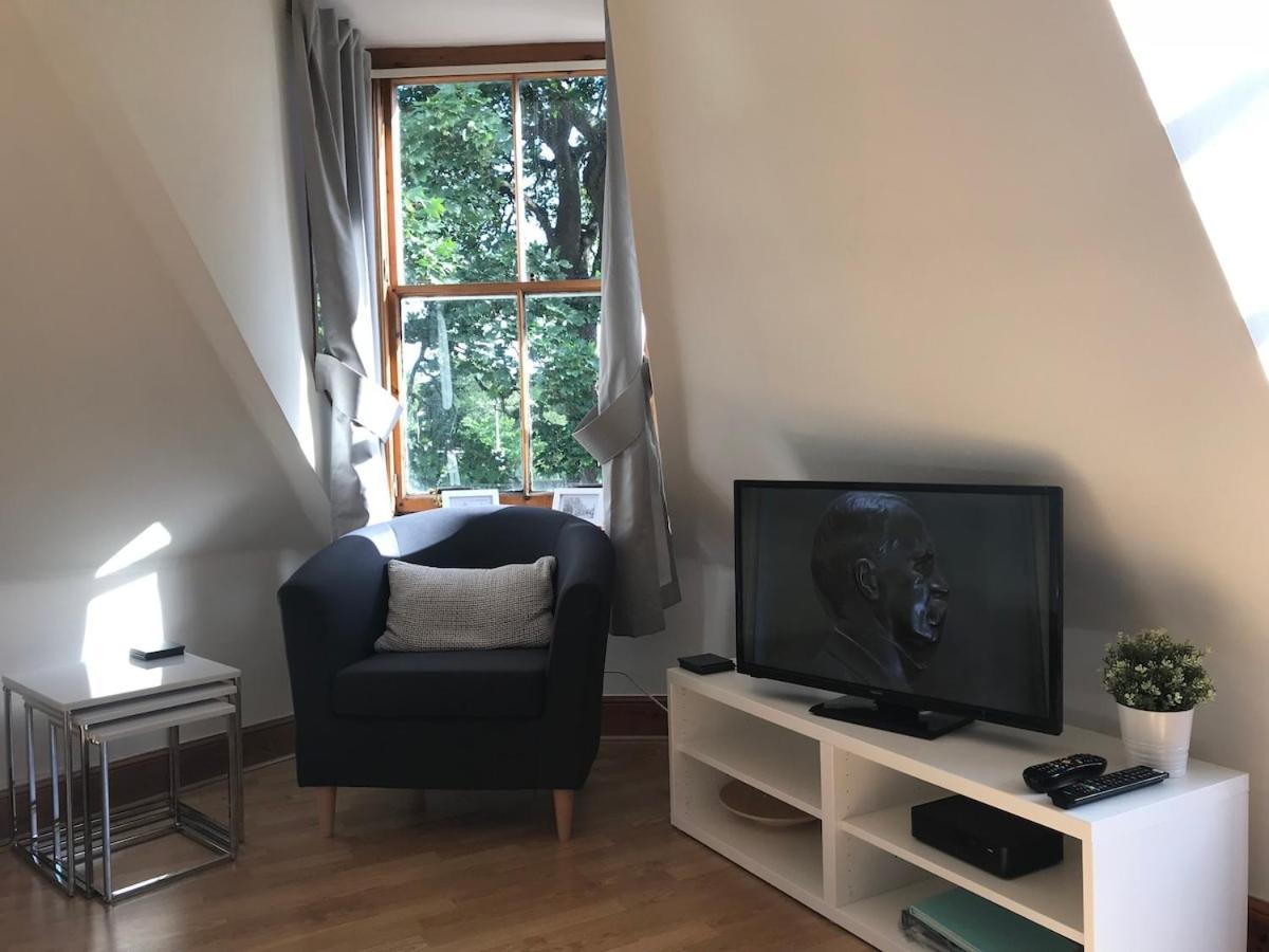 Stylish With Private Roof Terrace Apartment *