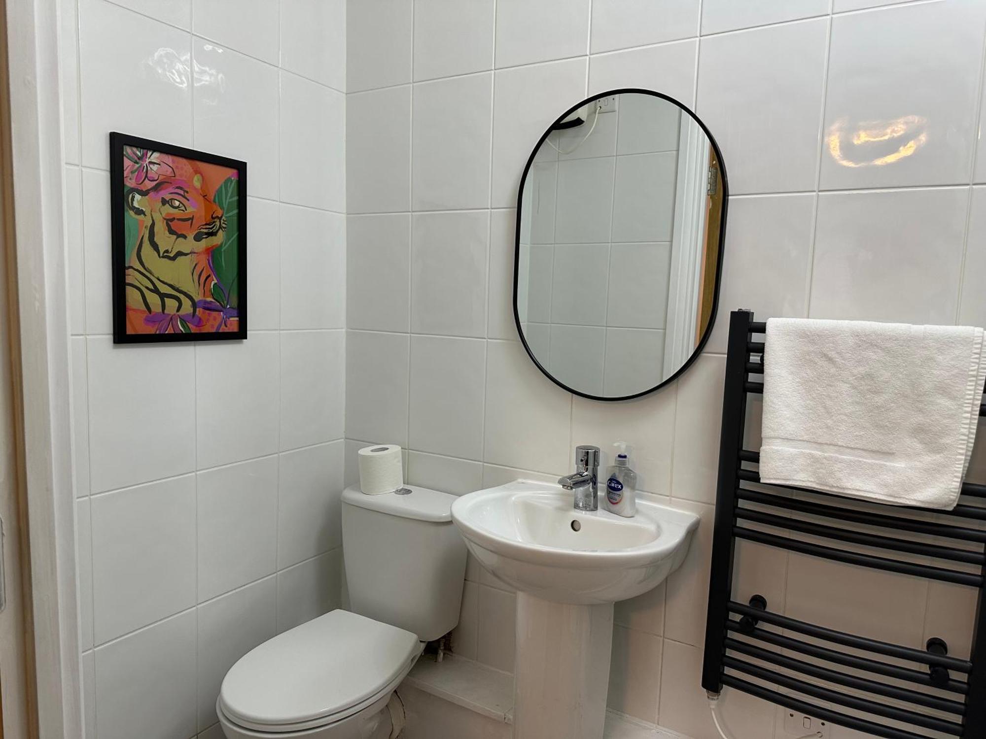 Quiet 2 Bedrooms And 2 Bathrooms With Free Parking * Édimbourg