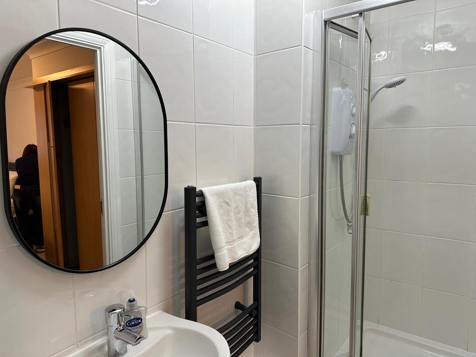 Quiet 2 Bedrooms And 2 Bathrooms With Free Parking Appartement