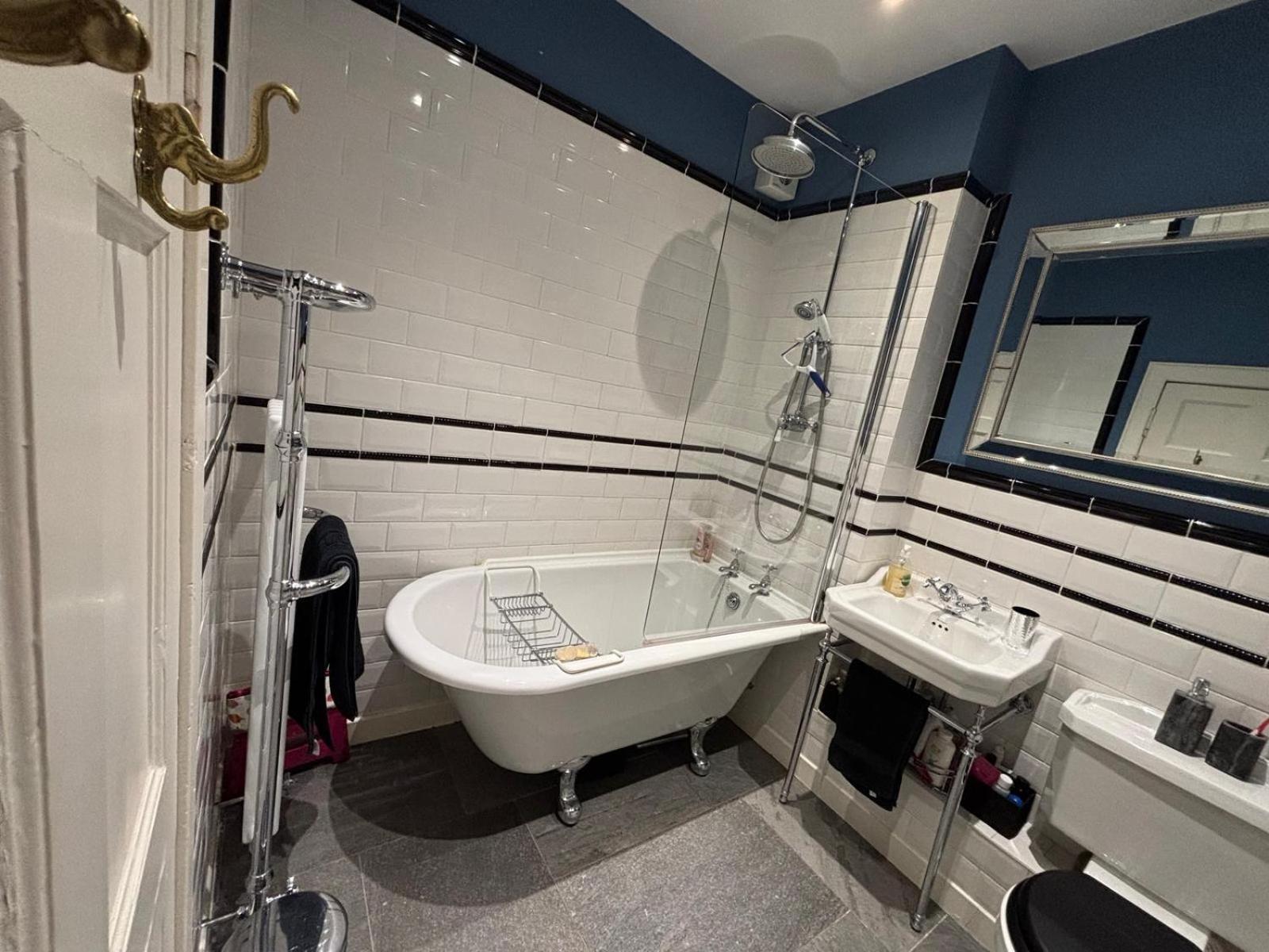 Stunning 2-bedroom Georgian Flat, Centre * Edinburgh