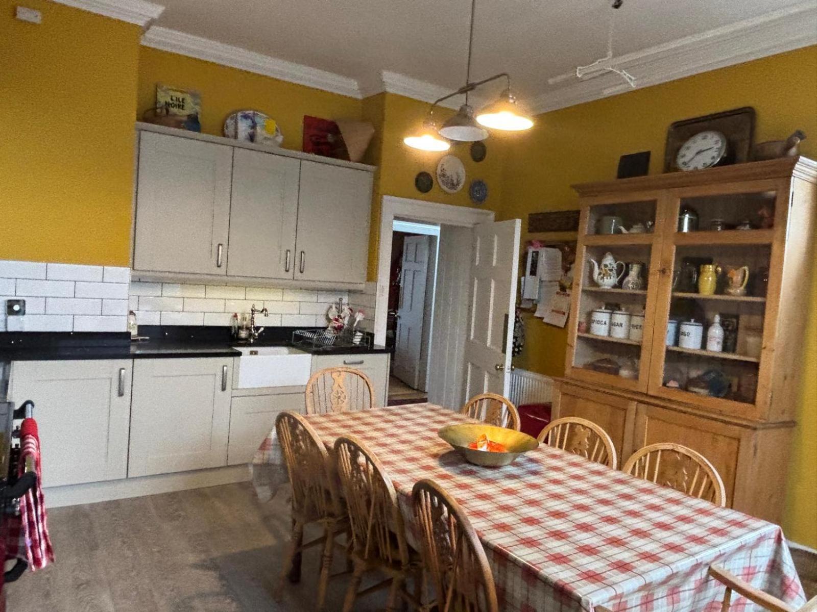 Stunning 2-bedroom Georgian Flat, Centre * Edinburgh