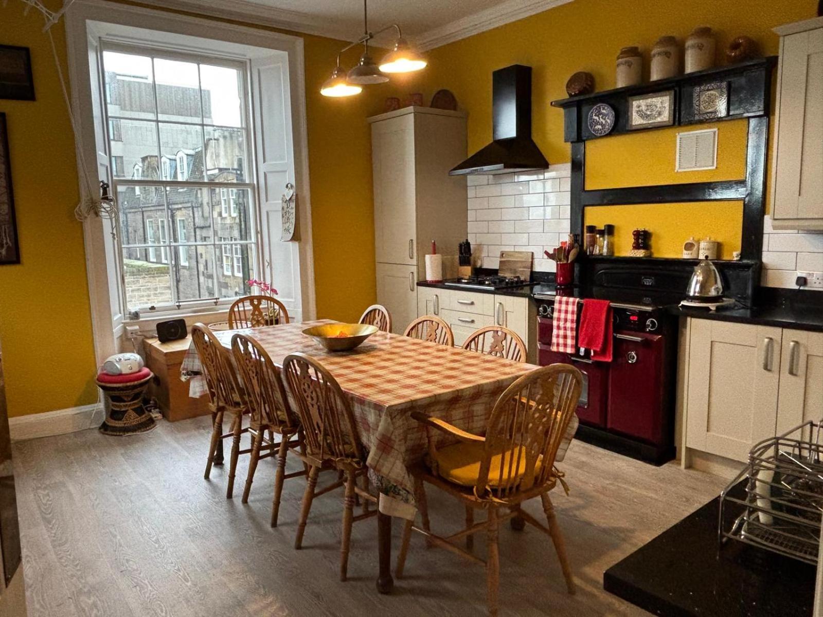Stunning 2-bedroom Georgian Flat, Centre Apartment *