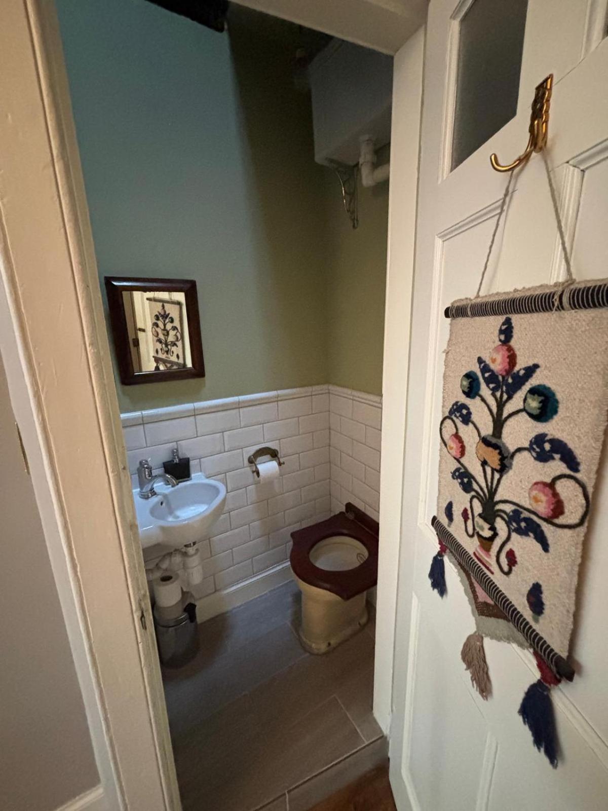 Stunning 2-bedroom Georgian Flat, Centre *