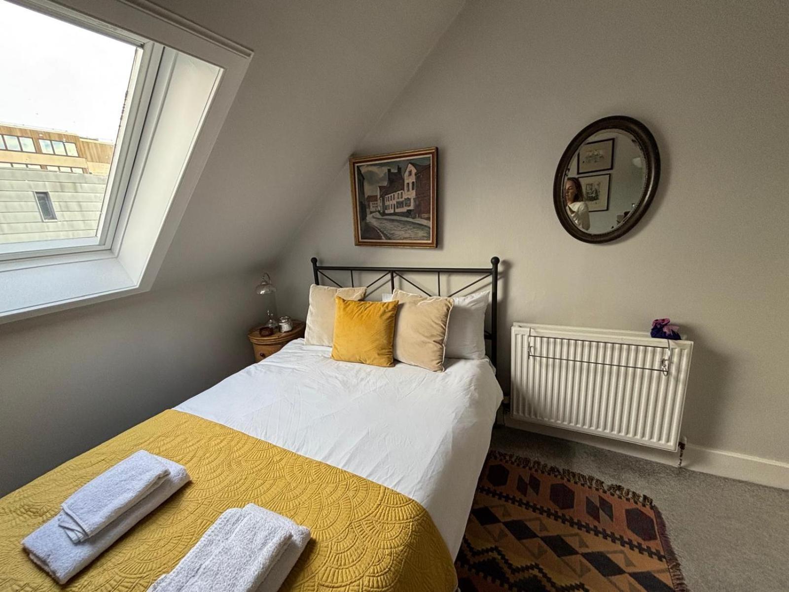 Apartment Stunning 2-bedroom Georgian Flat, Centre *