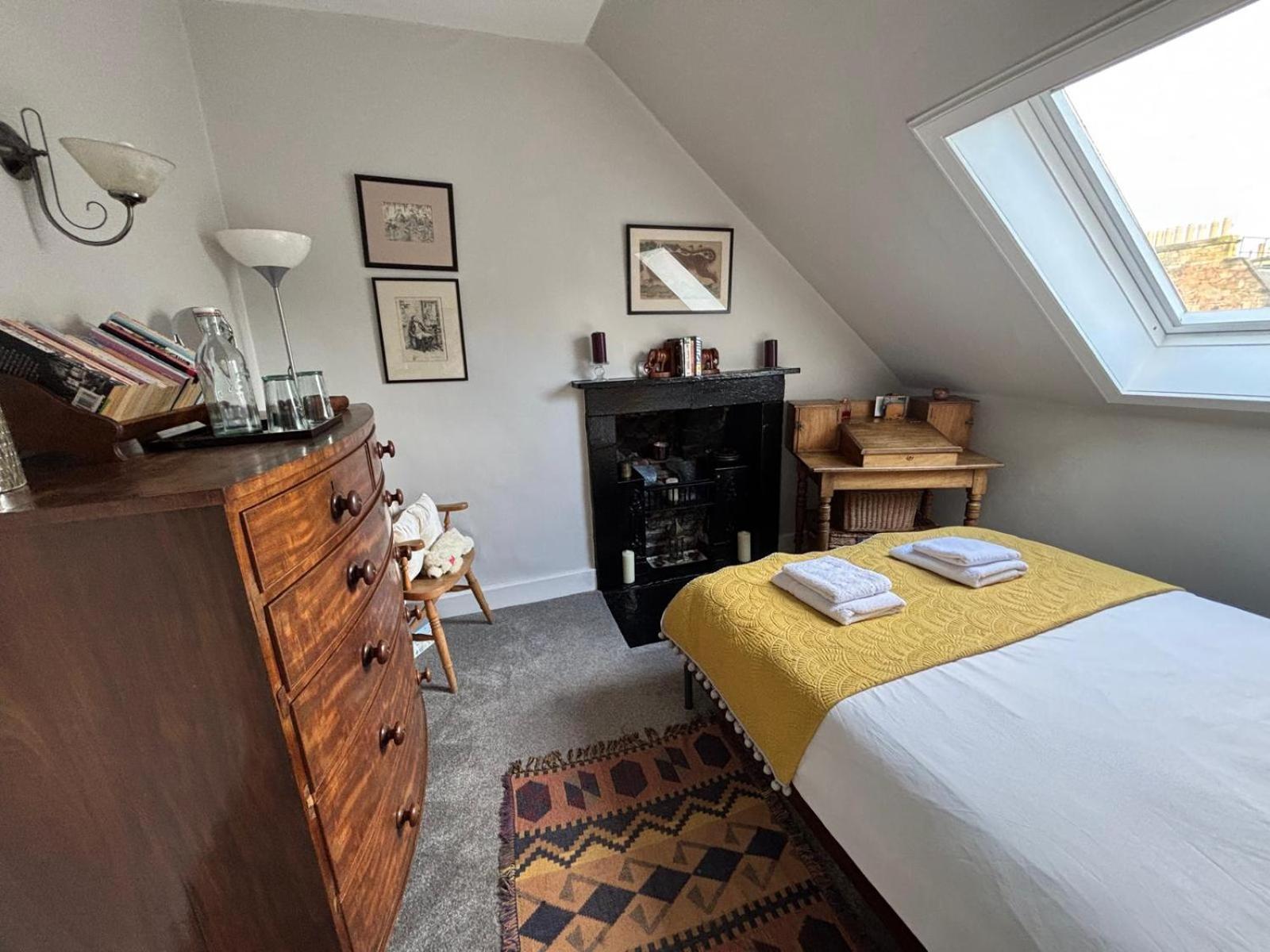 Stunning 2-bedroom Georgian Flat, Centre * Edinburgh