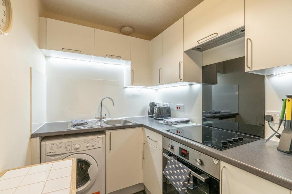 1 Bed In Great Location Apartment Edinburgh