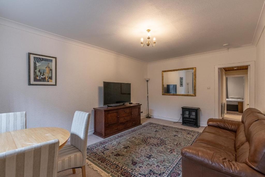 1 Bed In Great Location Edinburgh
