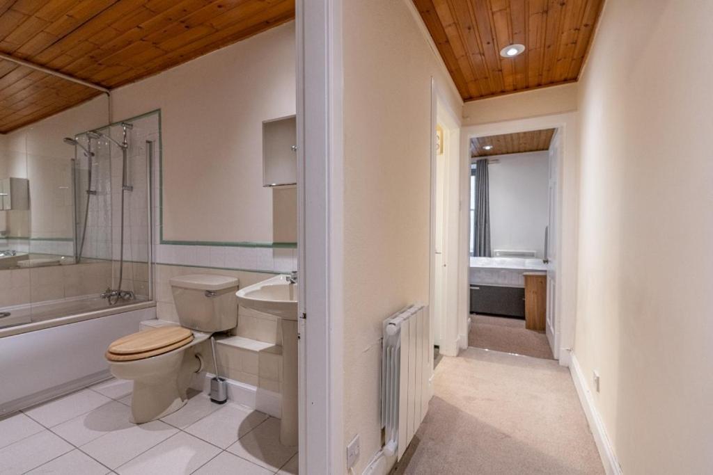 1 Bed In Great Location Apartment *