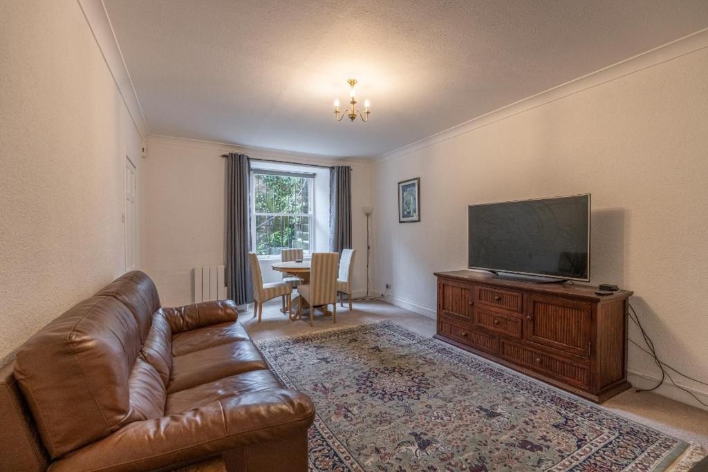 1 Bed In Great Location Edinburgh