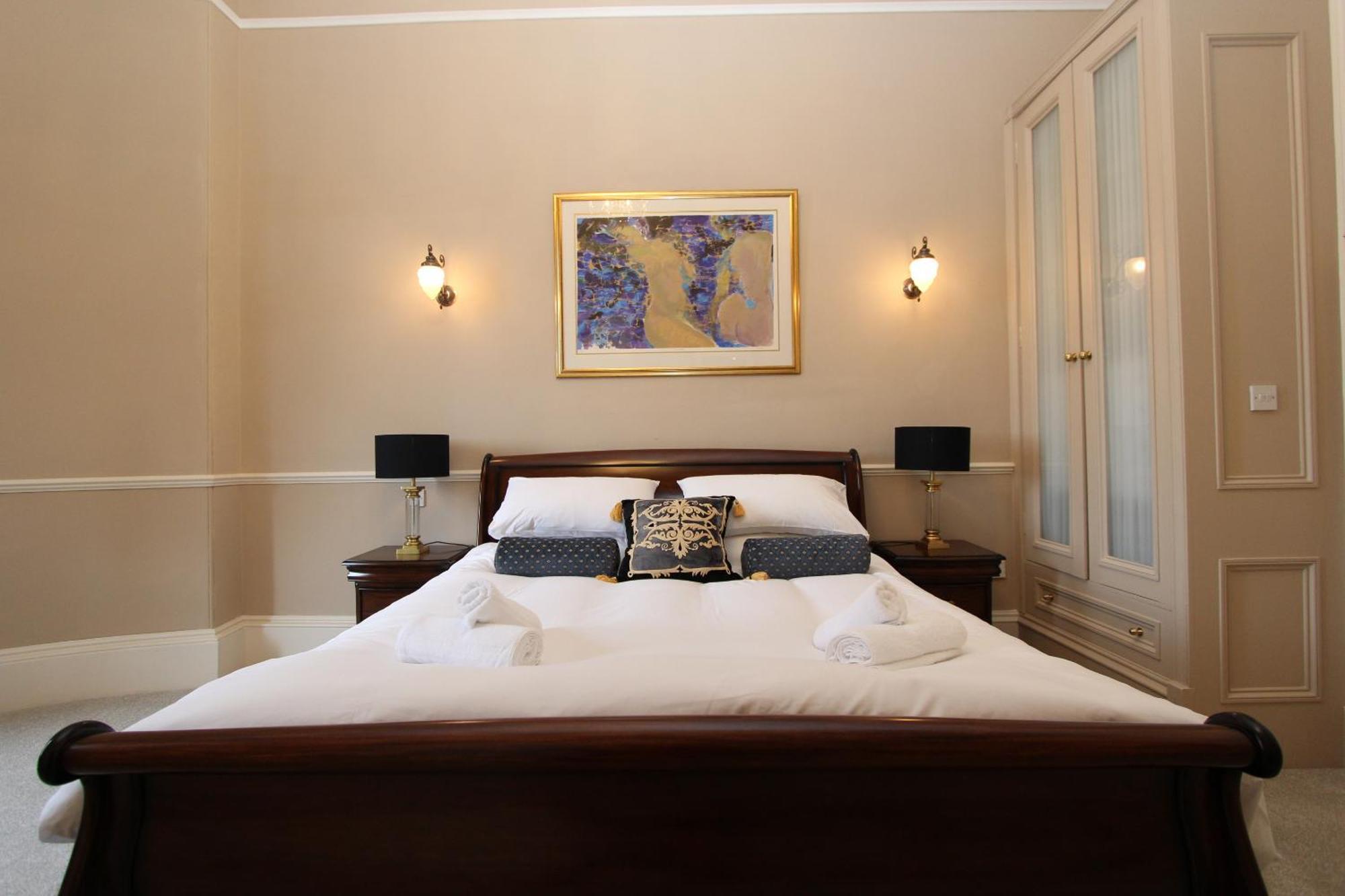 Escape To @ Albyn Place