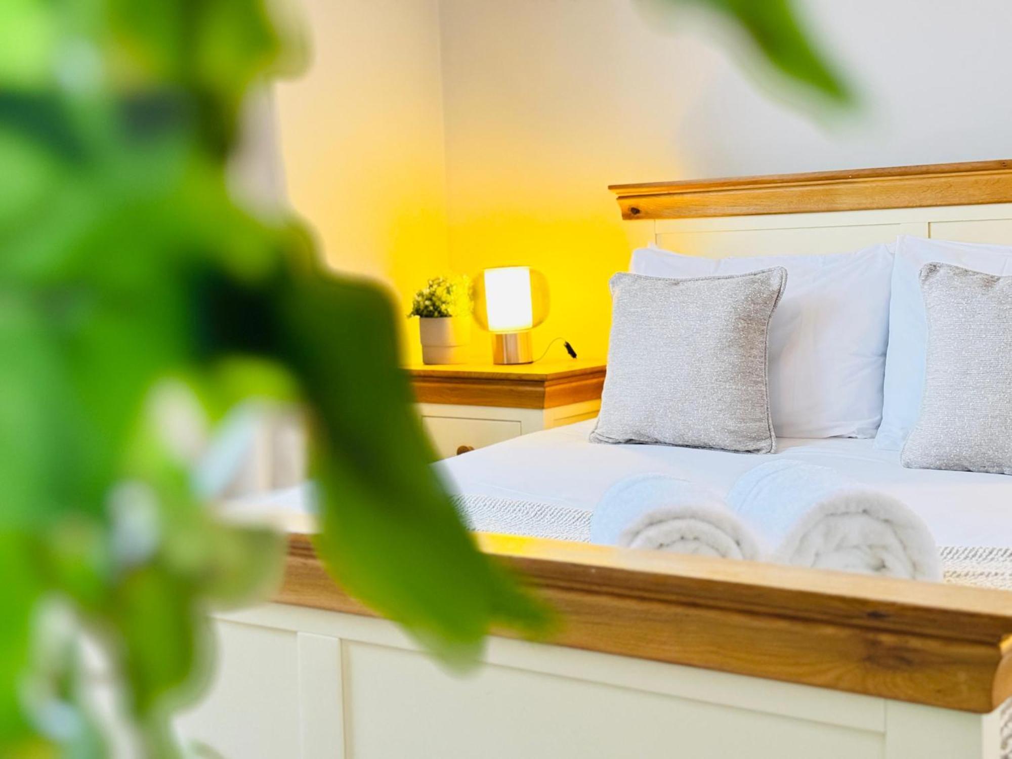 From - Iona - Private Members Club Accommodatie bij particulieren EDI
