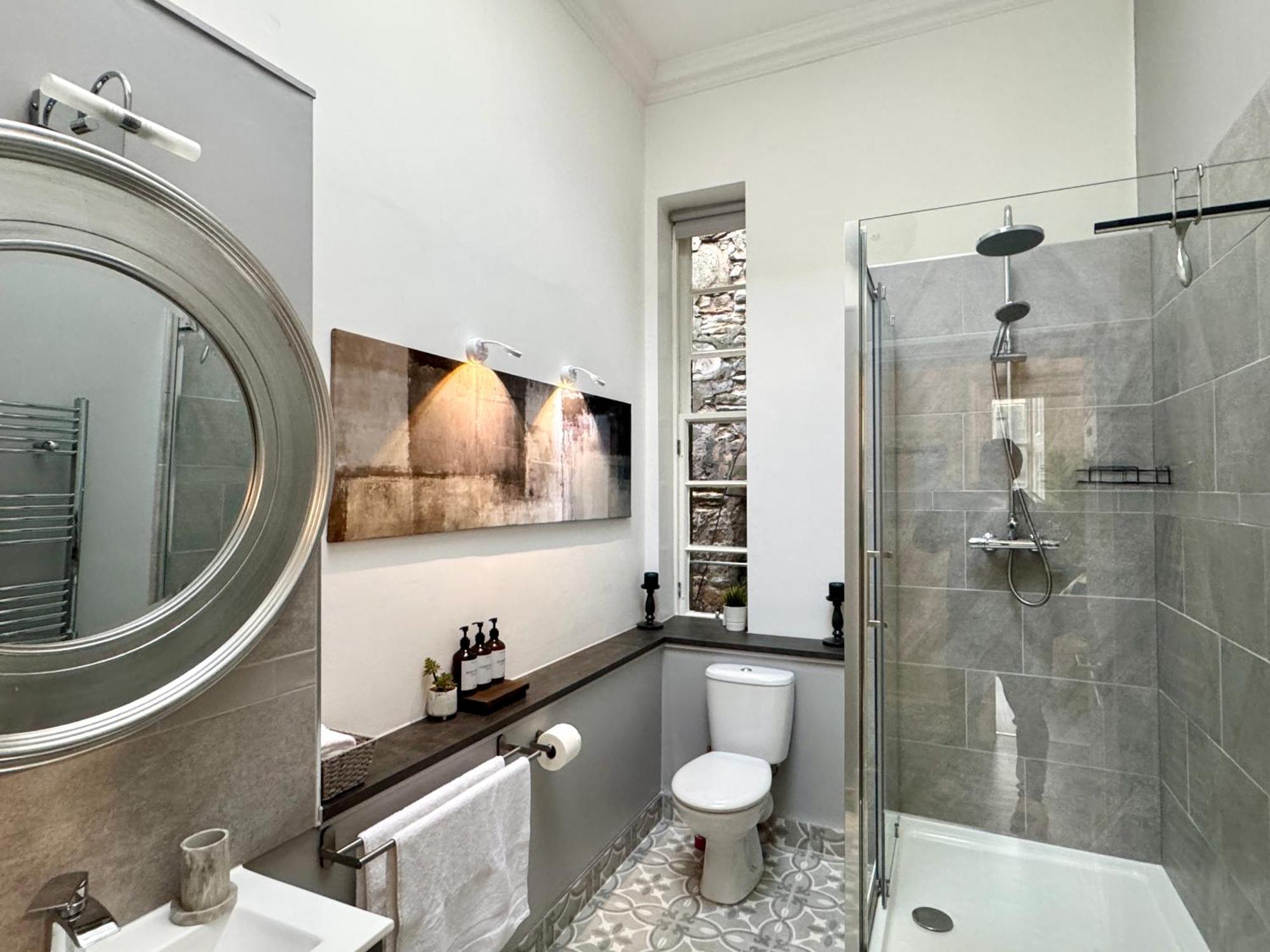 Spacious Luxury 3 Bedroom, 2 Bathroom - Next To Royal Mile And Castle ! Apartment
