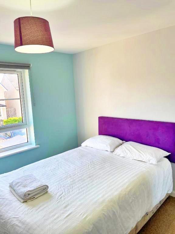 Newbuild - 3 Bedrooms, 2 Baths,5 Mins From Airport Holiday home