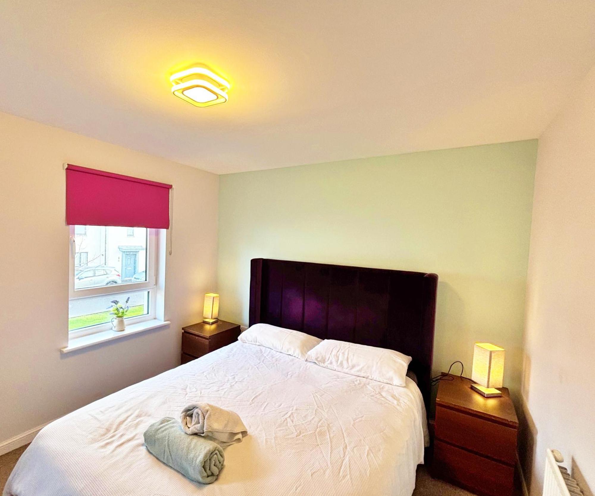 3 Bed House With Parking Near Airport Holiday home *
