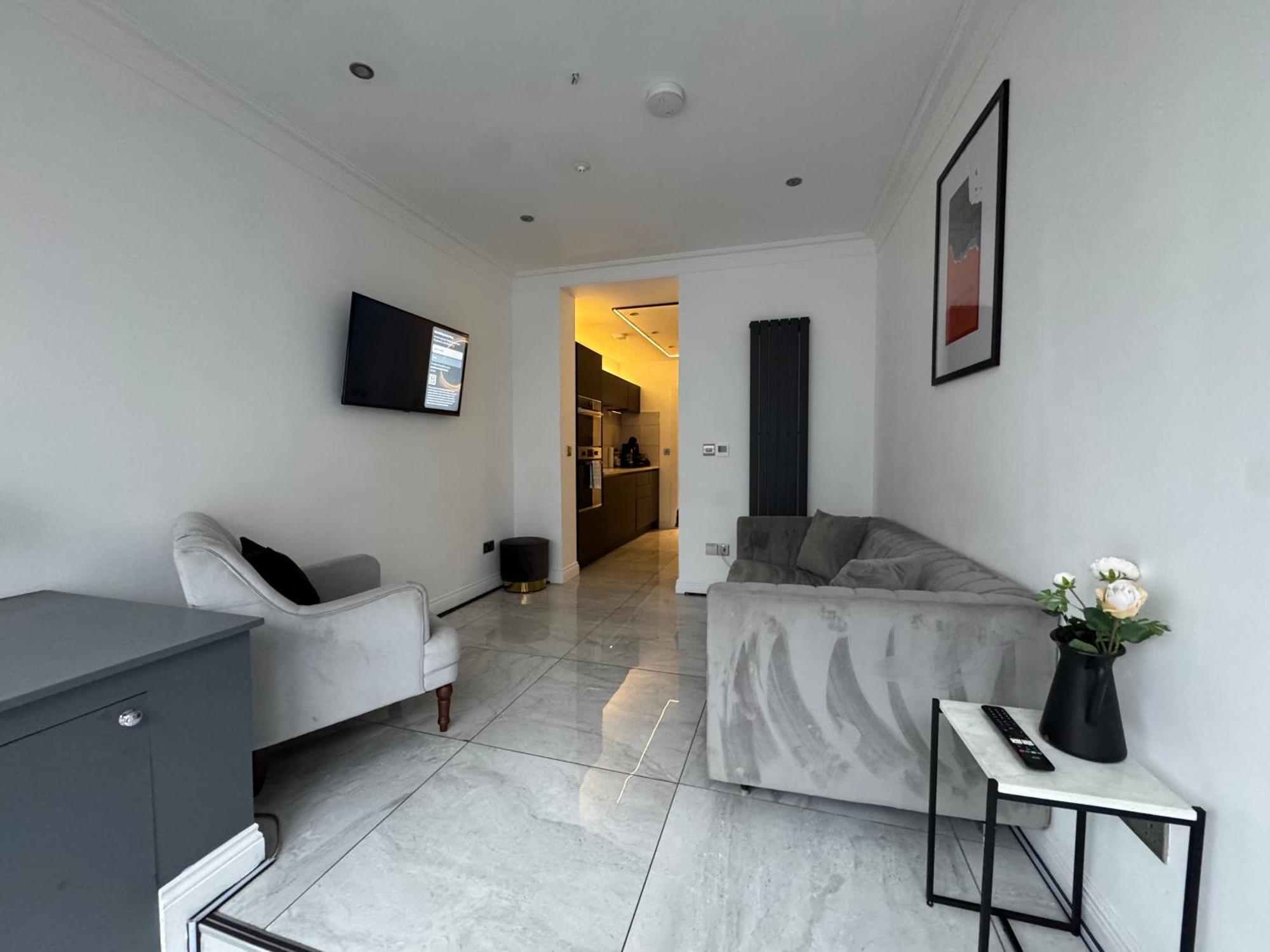 2bedroom & Steam Room!