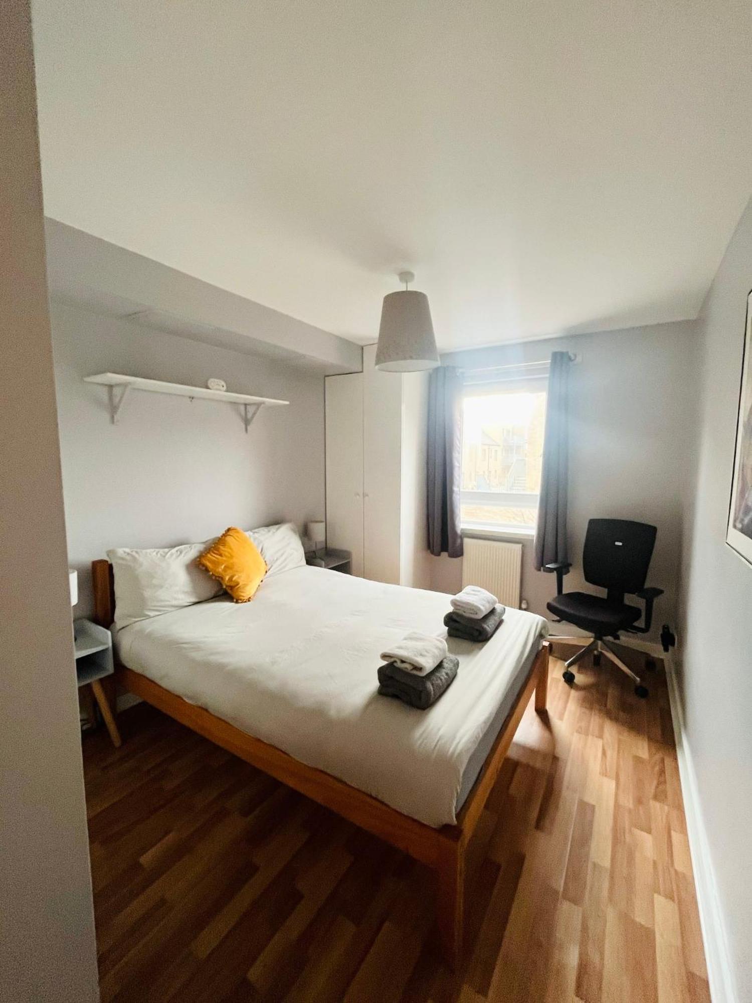 Modern Spacious Retreat With Free Parking And Private Balcony Apartment