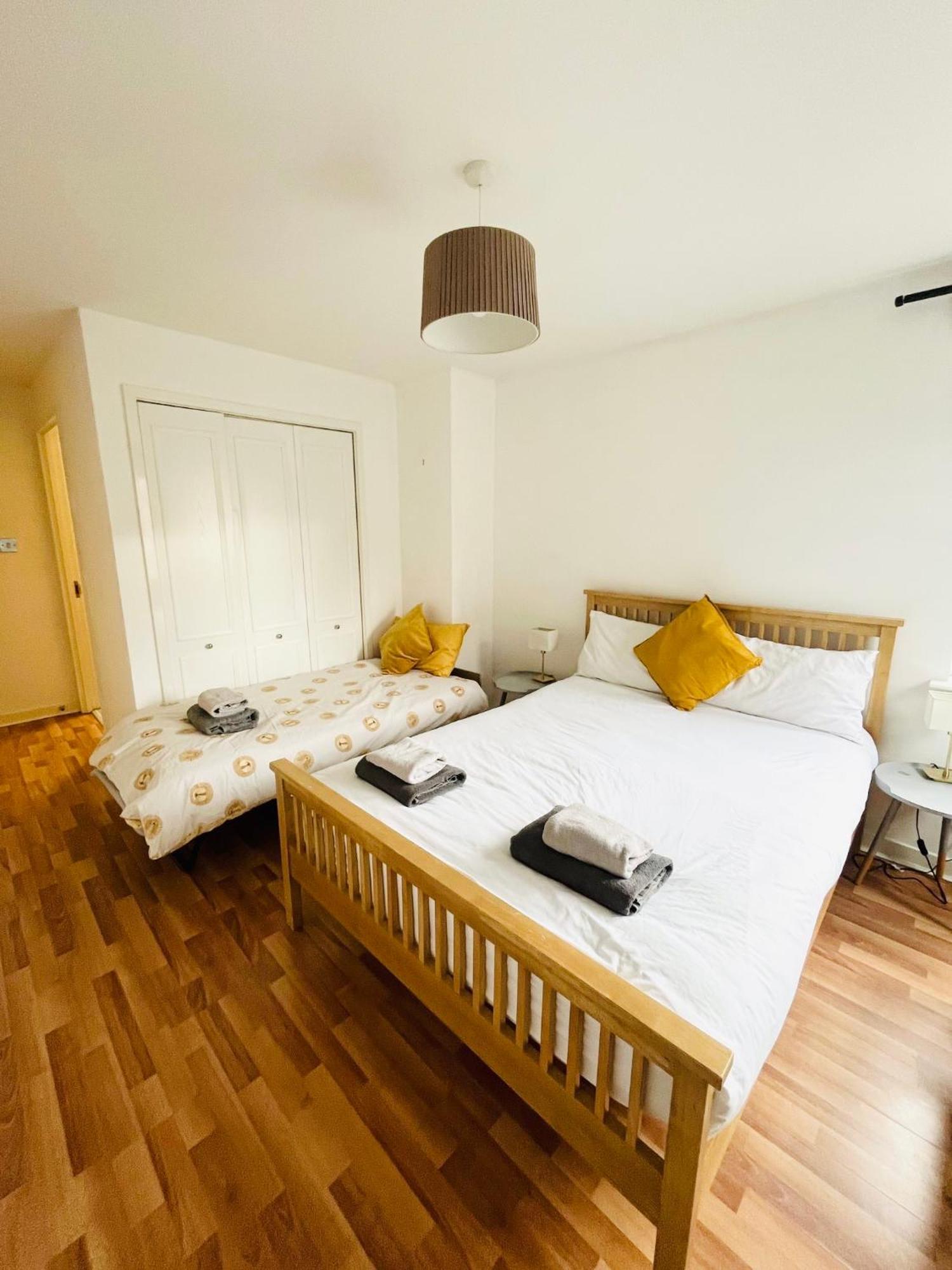 Modern Spacious Retreat With Free Parking And Private Balcony EDI