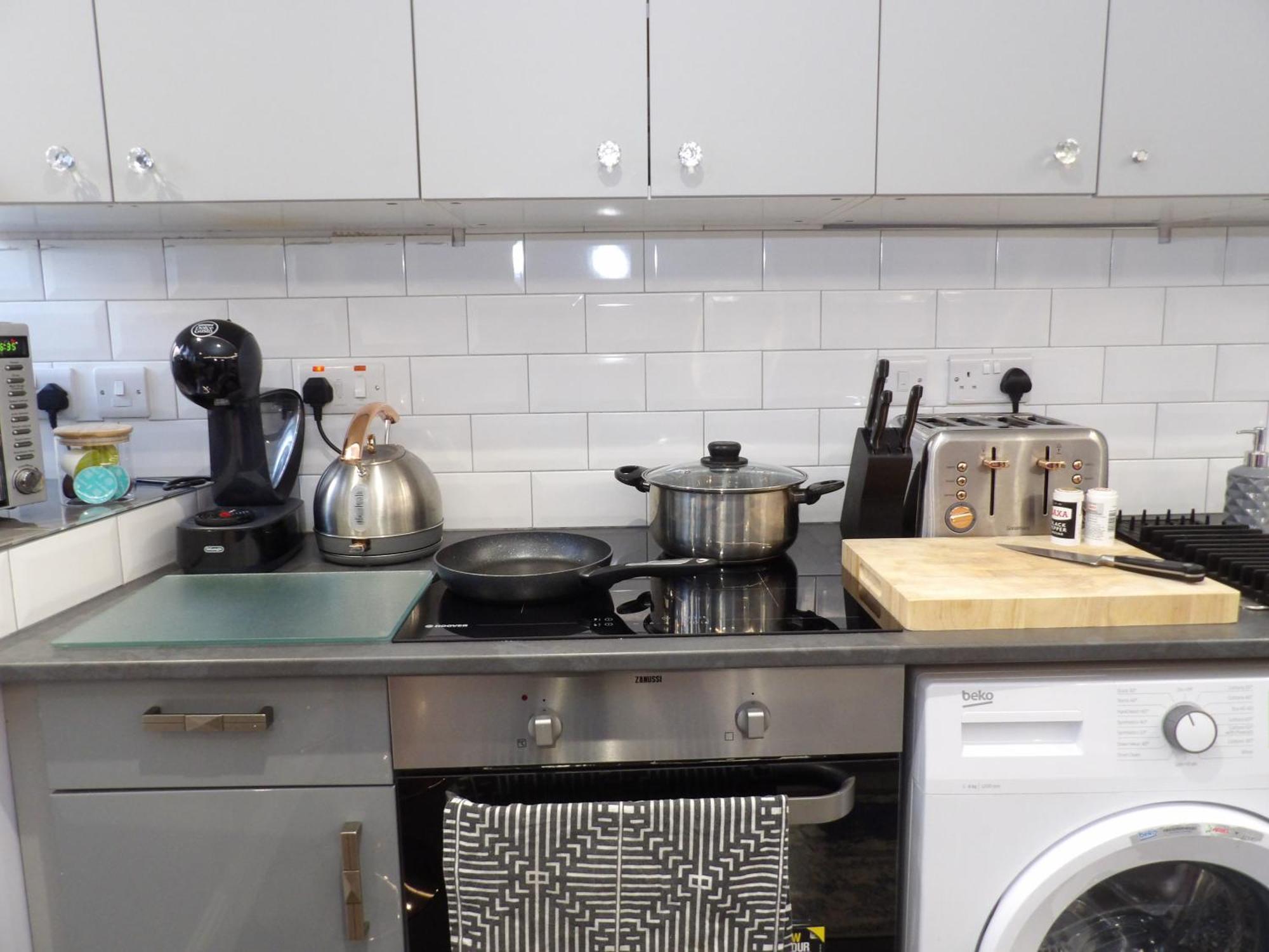 Convenience, Calm Comfort-- A Stylish One-bedroom Retreat Just 3 Stops From The Heart Of The * Edinburgh