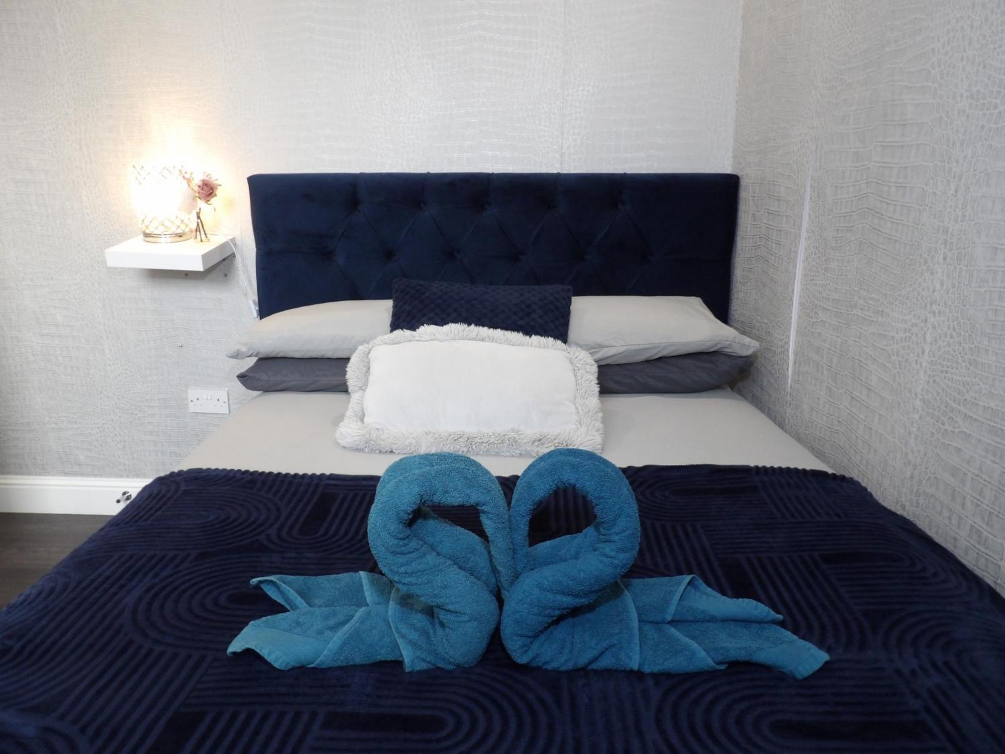 Convenience, Calm Comfort-- A Stylish One-bedroom Retreat Just 3 Stops From The Heart Of The