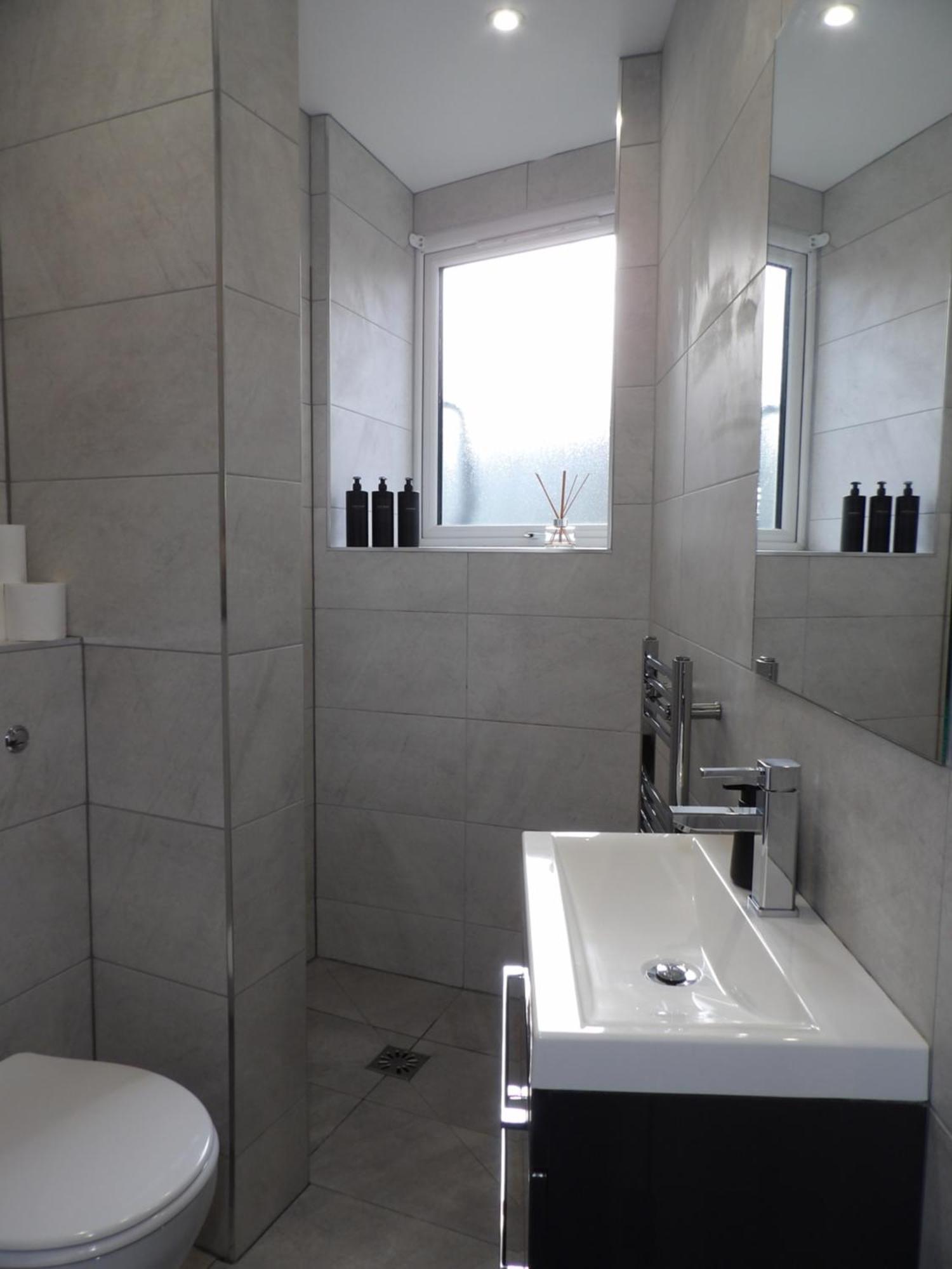 Apartment Convenience, Calm Comfort-- A Stylish One-bedroom Retreat Just 3 Stops From The Heart Of The