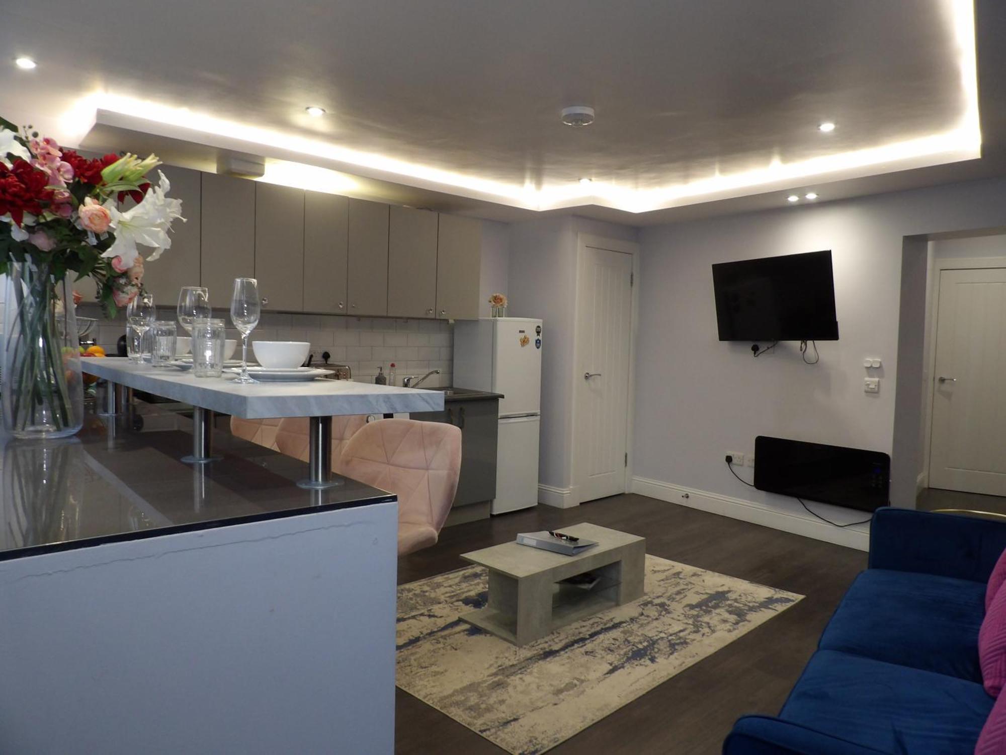 Convenience, Calm Comfort-- A Stylish One-bedroom Retreat Just 3 Stops From The Heart Of The *