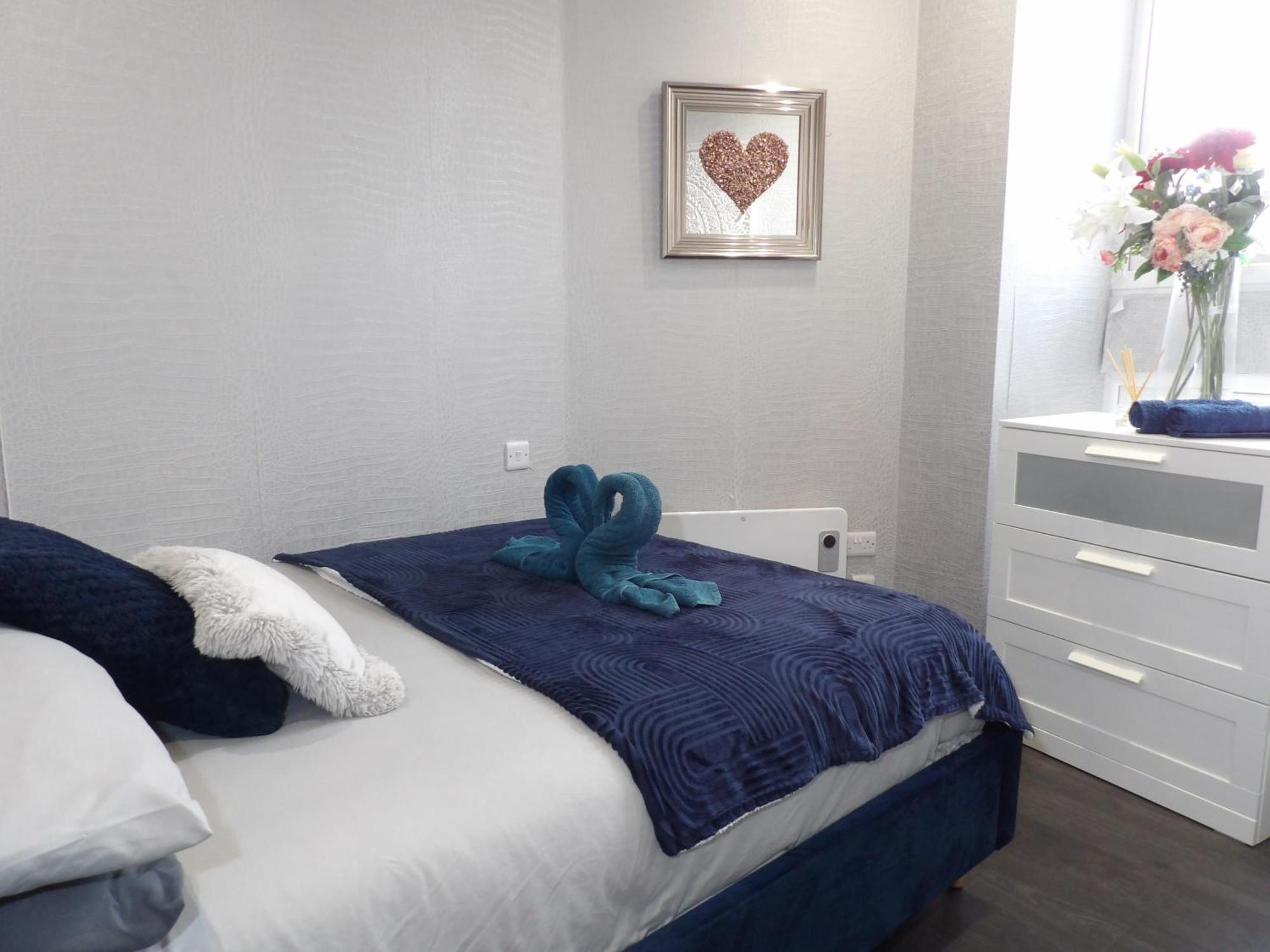 Convenience, Calm Comfort-- A Stylish One-bedroom Retreat Just 3 Stops From The Heart Of The Edinburgh