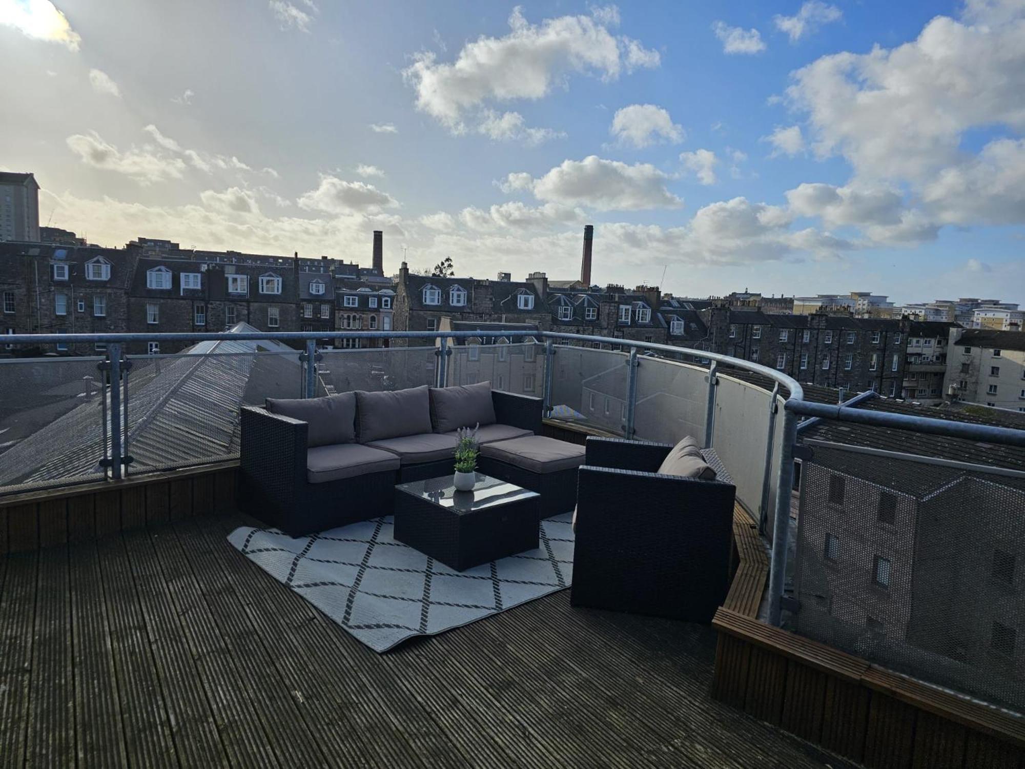 Rooftop Retreat Apartment
