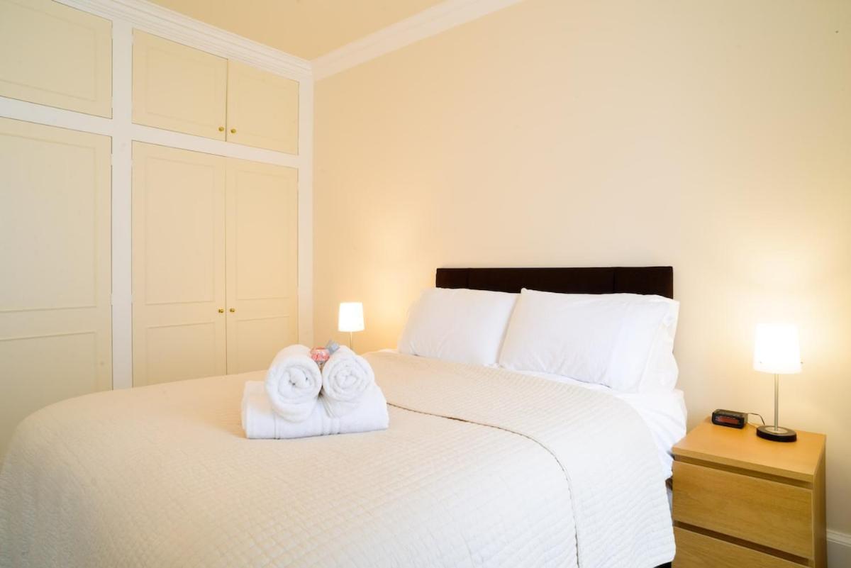 Beautiful Georgian 2 Bed Flat Apartment *