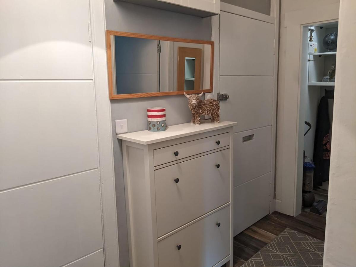 Trendy Historic Flat In Apartment Edinburgh