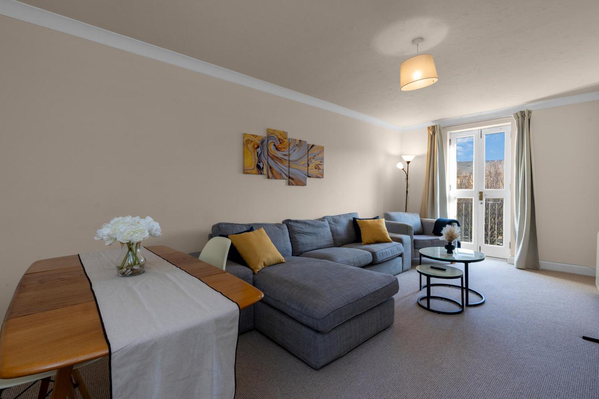 2 Bedroom In With Free Parking Apartment Edinburgh