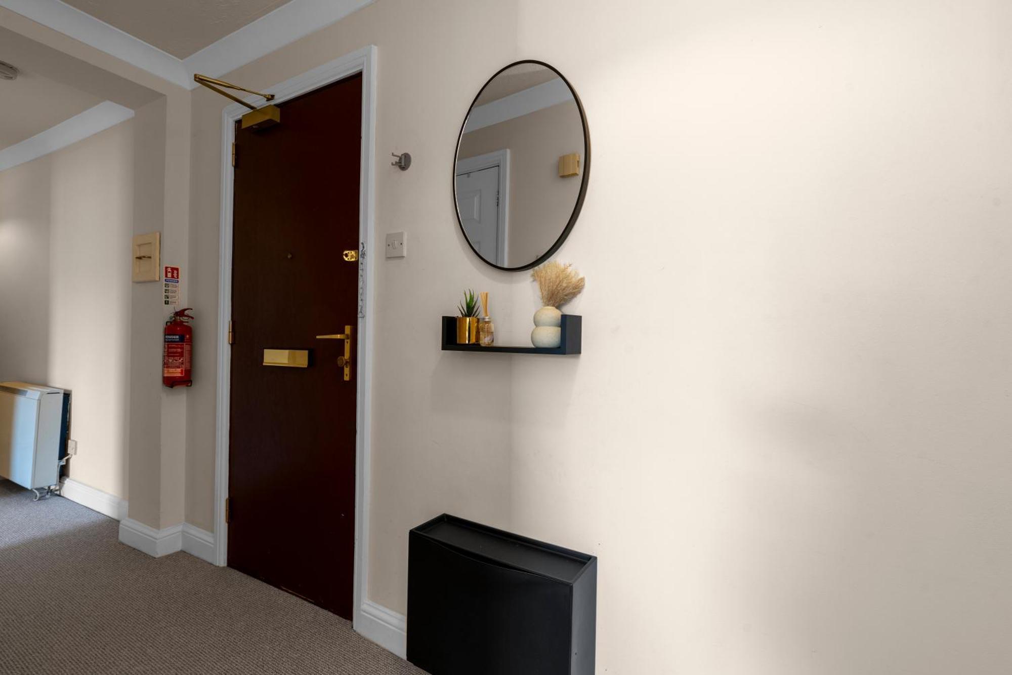 2 Bedroom In With Free Parking Apartment *