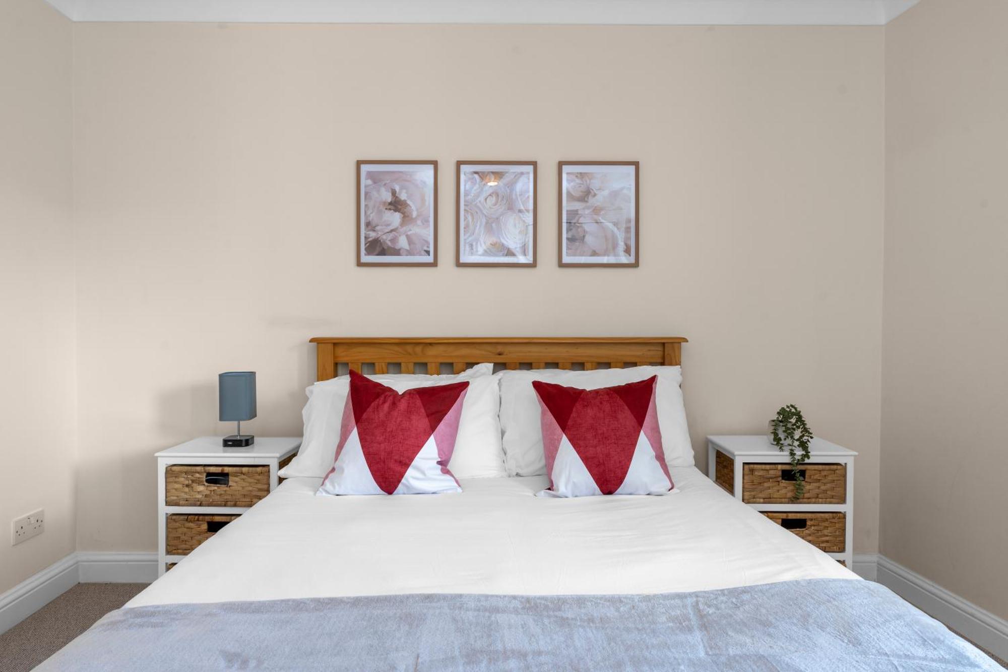 2 Bedroom In With Free Parking * Edinburgh