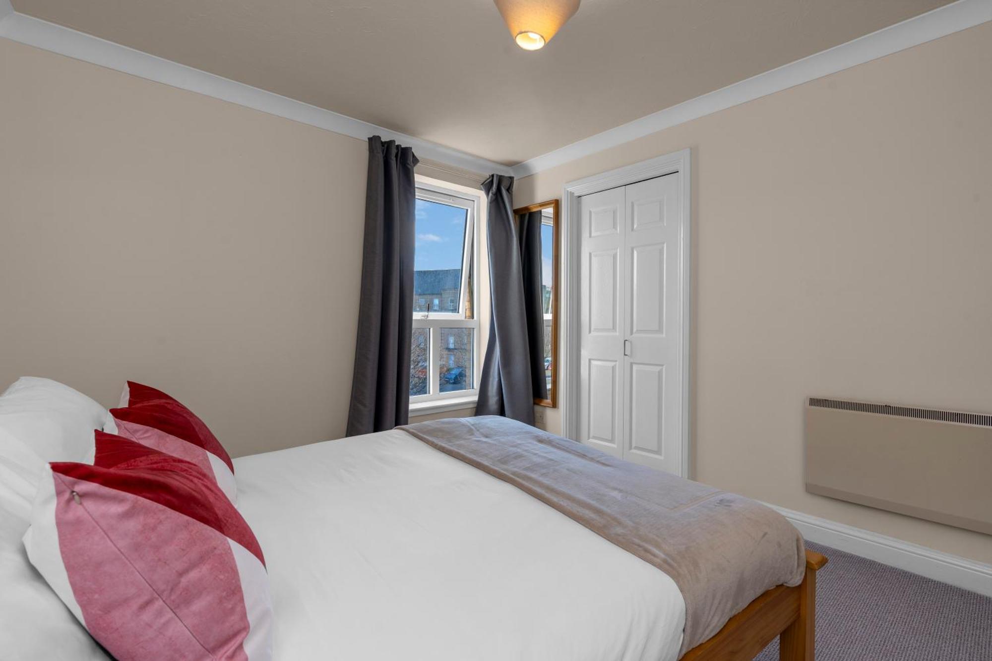 2 Bedroom In With Free Parking Apartment Edinburgh