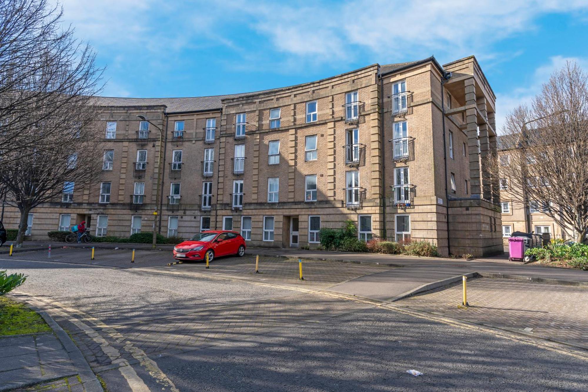 2 Bedroom In With Free Parking * Edinburgh