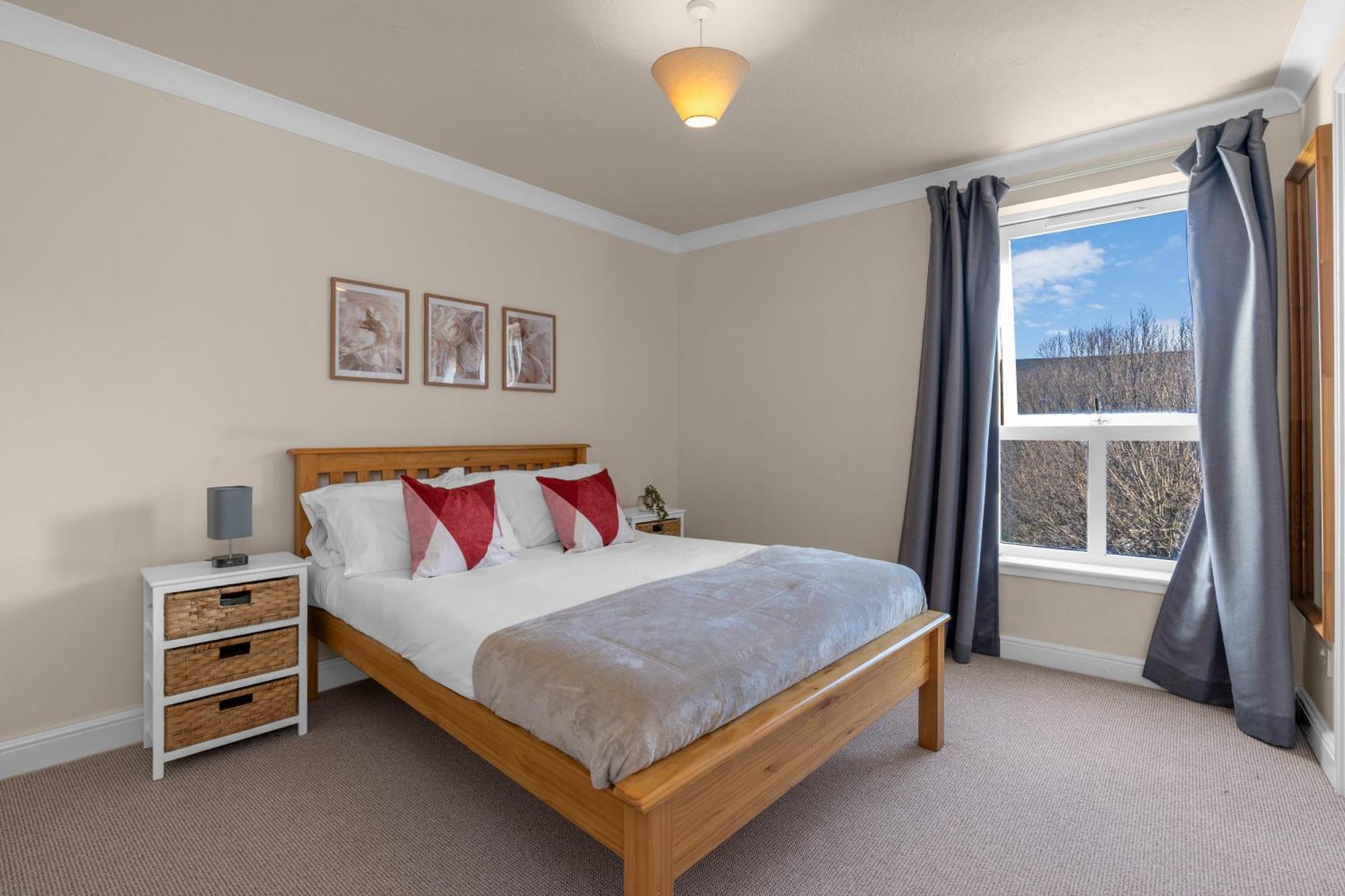 2 Bedroom In With Free Parking Apartment *