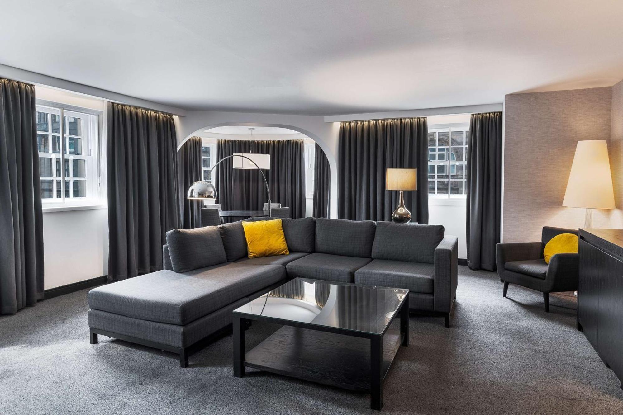 Radisson Blu Hotel, Centre Hotel 4*