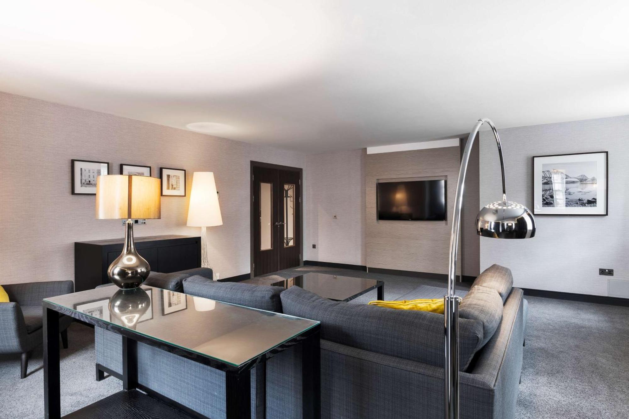 Radisson Blu Hotel, Centre 4*
