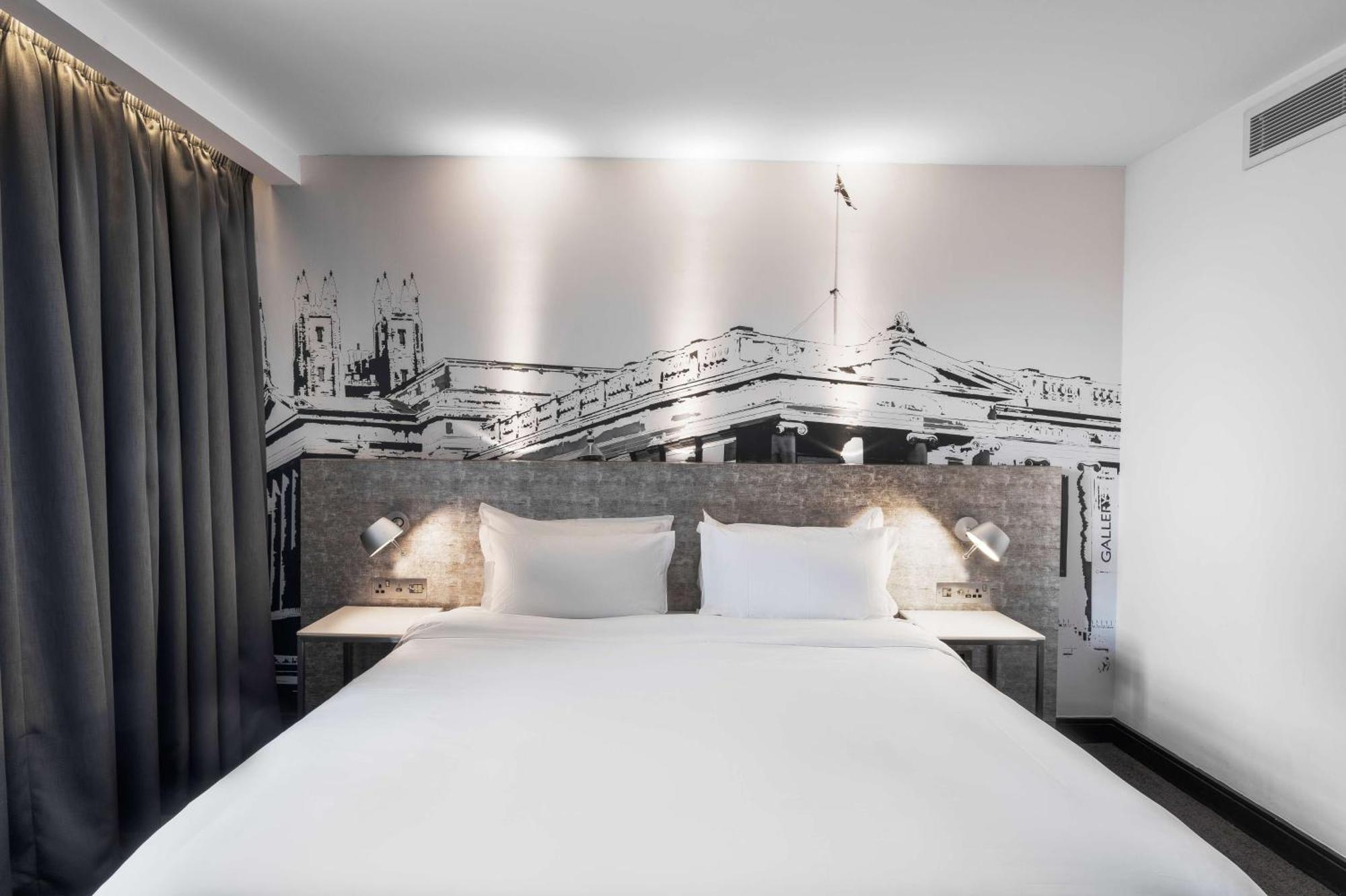 Radisson Blu Hotel, Centre 4*