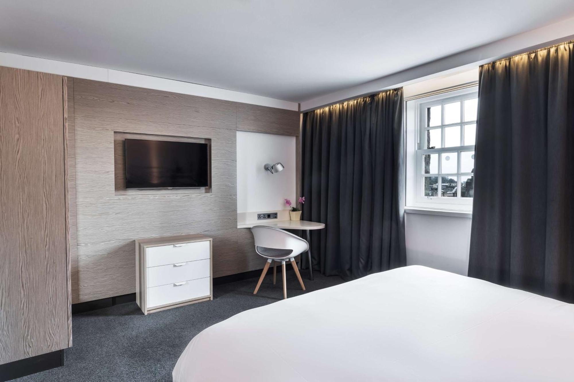 Radisson Blu Hotel, Centre Hotel 4*