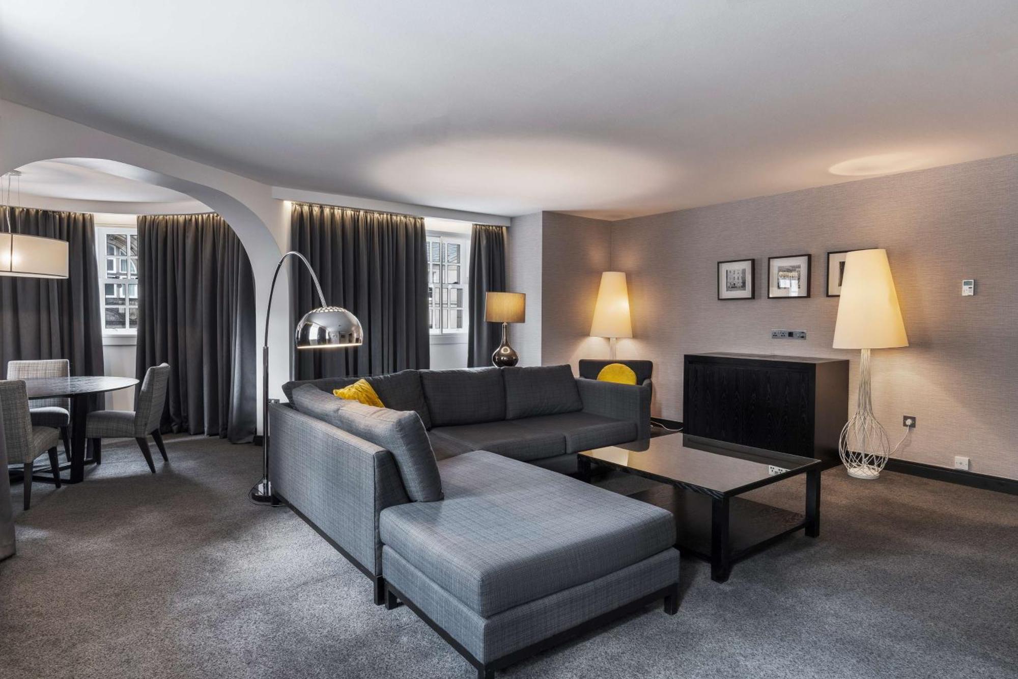 Hotel Radisson Blu Hotel, Centre 4*