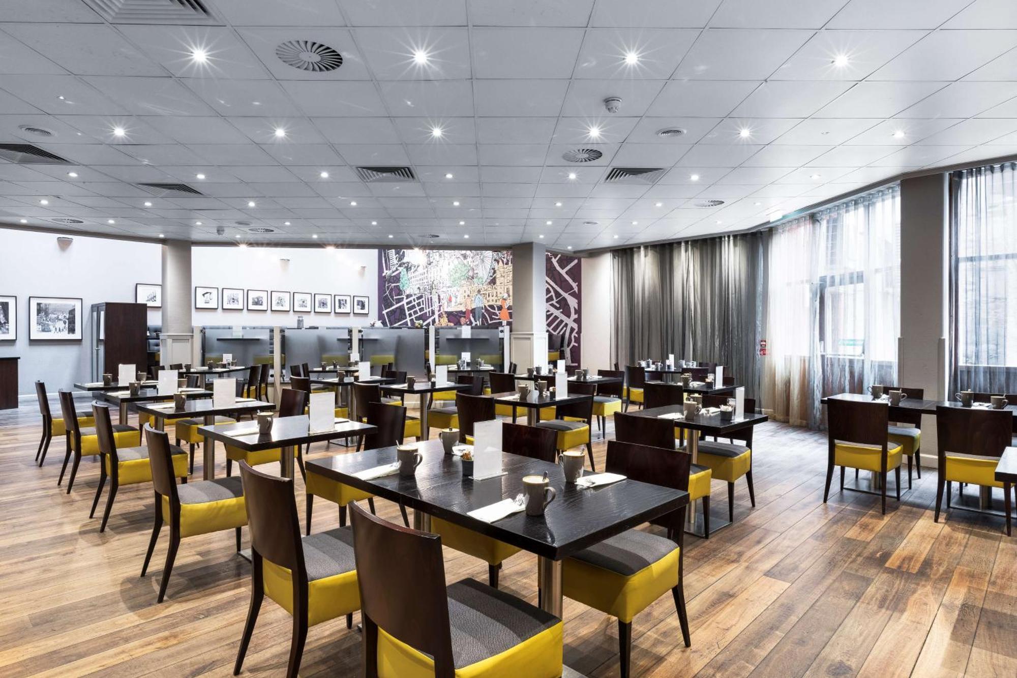 Radisson Blu Hotel, Centre 4*