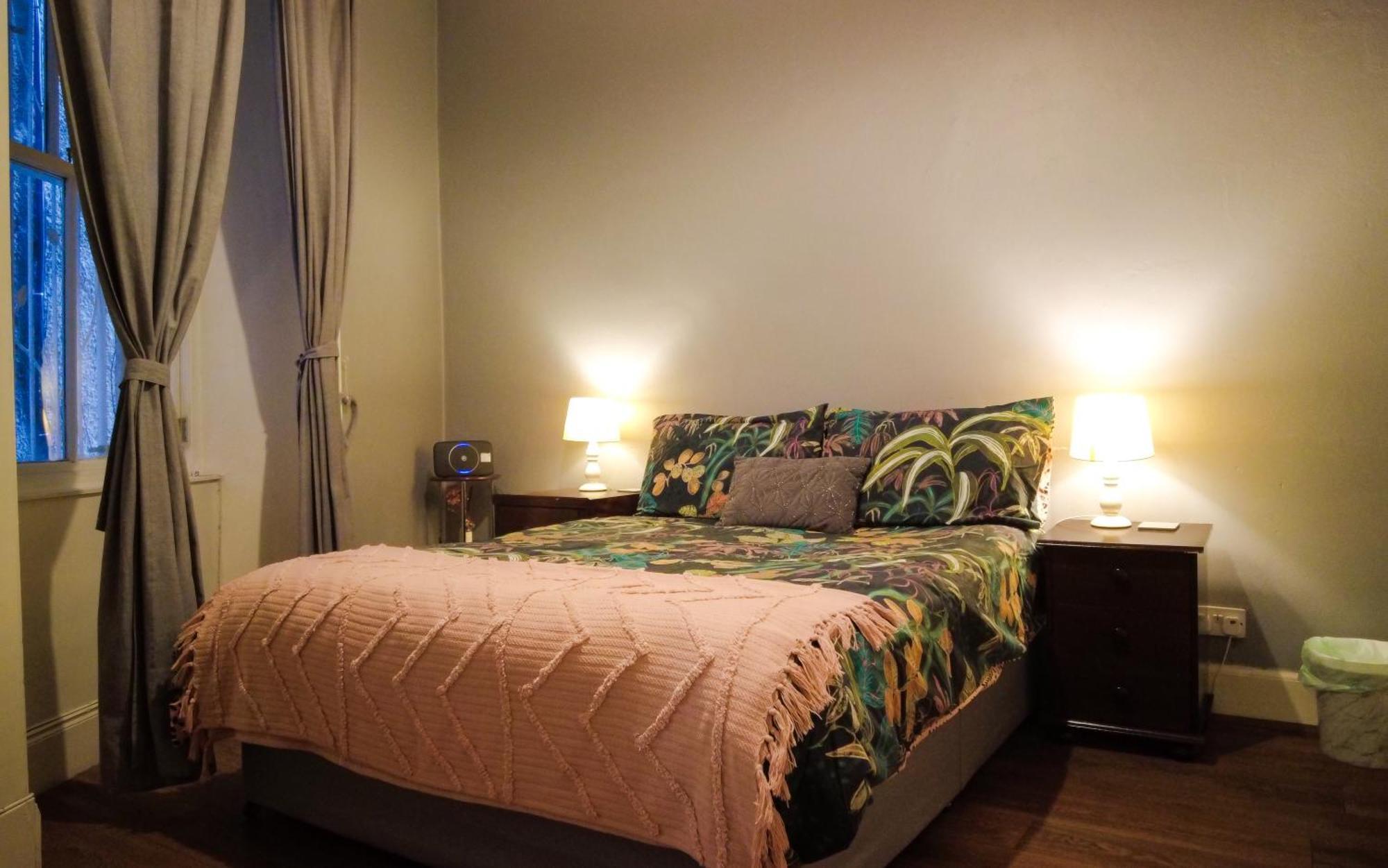 1 Bedrooms Flat In Haymarket, Heart Of Flat Sleeps 4 , Apartment